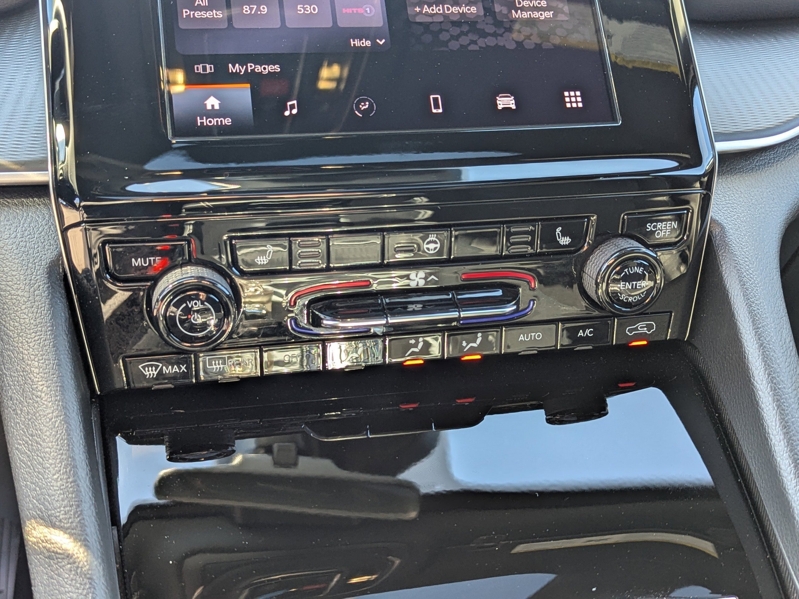 Certified 2025 Jeep Grand Cherokee Laredo X w/ Luxury Tech Group I image 25