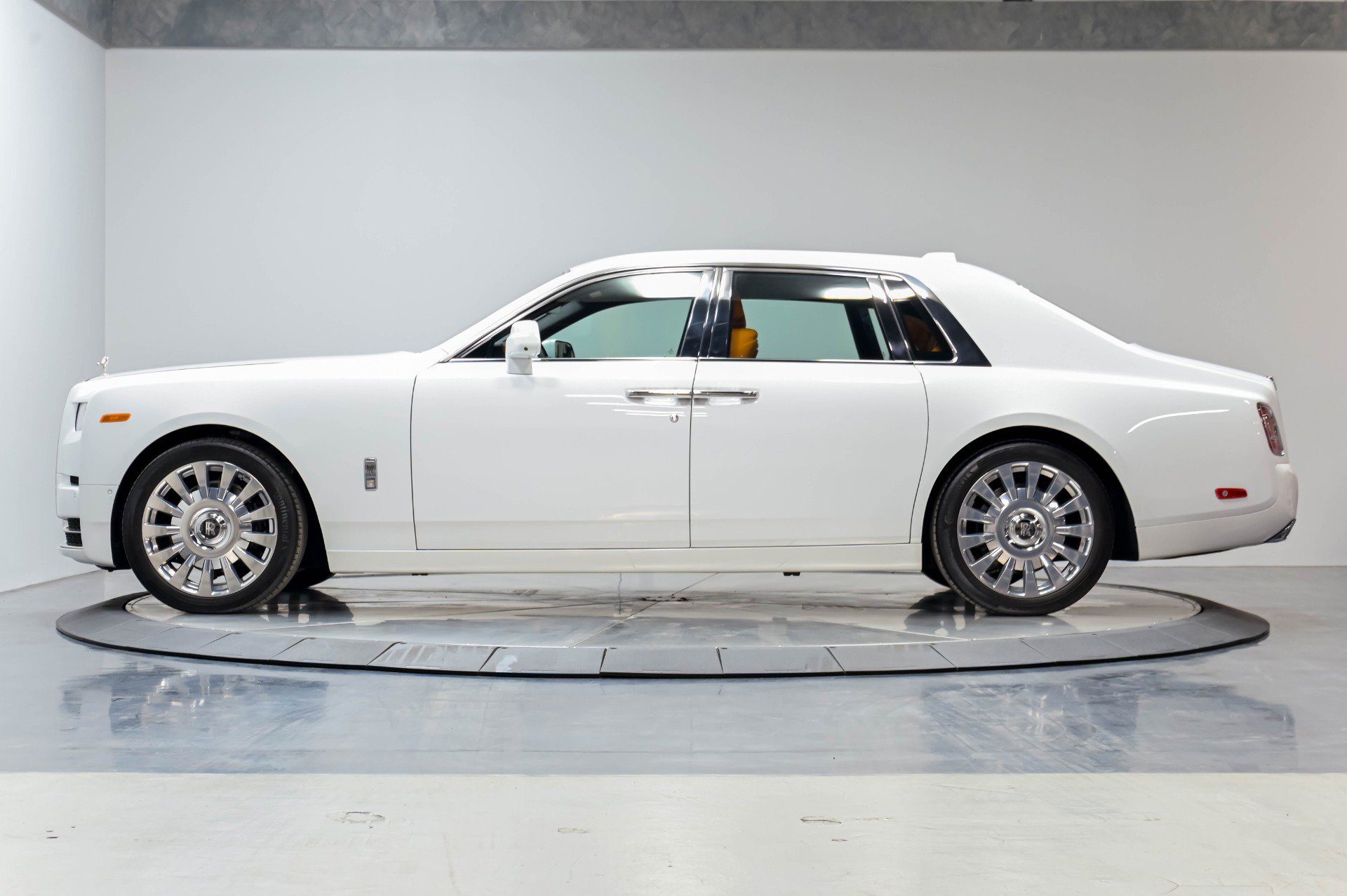 Used 2022 Rolls-Royce Phantom Sedan w/ The Phantom Package RWD image 56