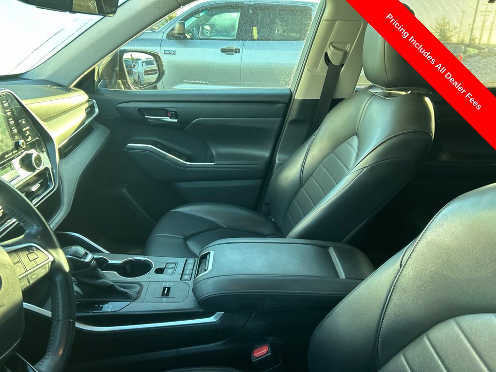 Used 2020 Toyota Highlander XLE FWD image 12