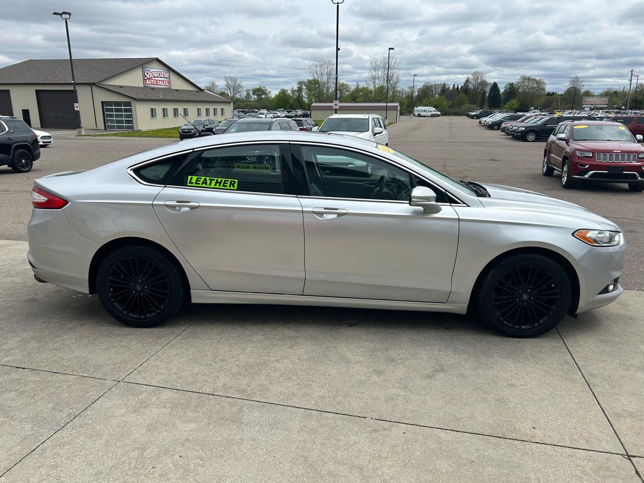 Used 2014 Ford Fusion SE w/ Equipment Group 202A FWD image 4