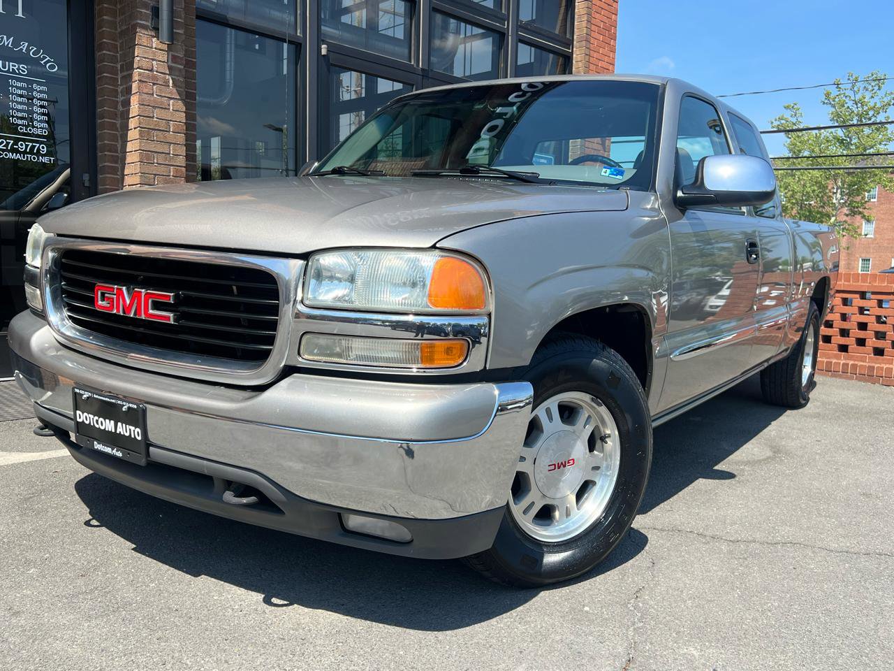 Used 2000 GMC Sierra 1500 2WD Extended Cab w/ Convenience Plus Group image 1