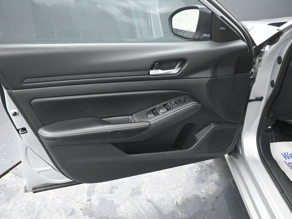 Used 2024 Nissan Altima 2.5 SV image 27