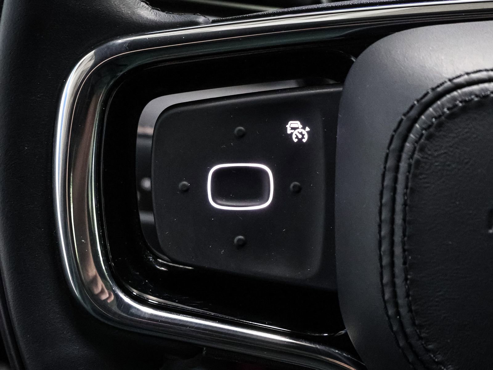 Used 2025 Lincoln Nautilus Reserve w/ Jet Appearance Package image 38