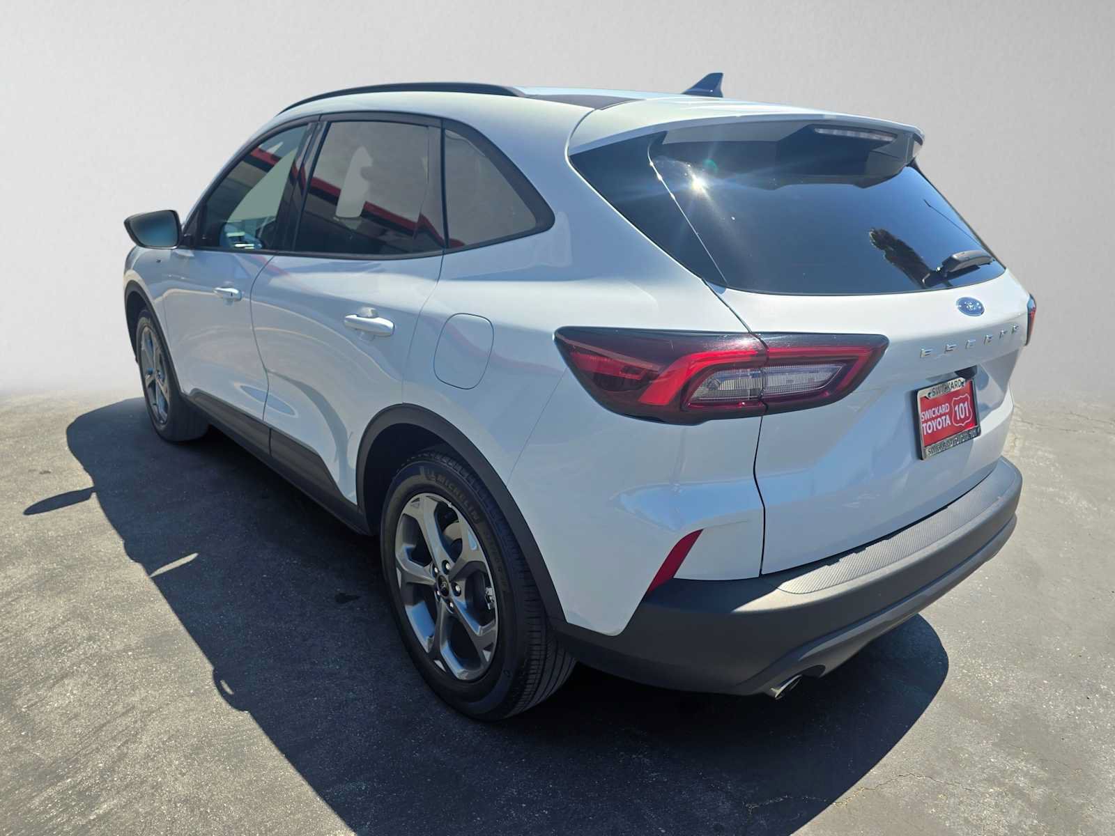 Used 2025 Ford Escape ST-Line FWD image 5
