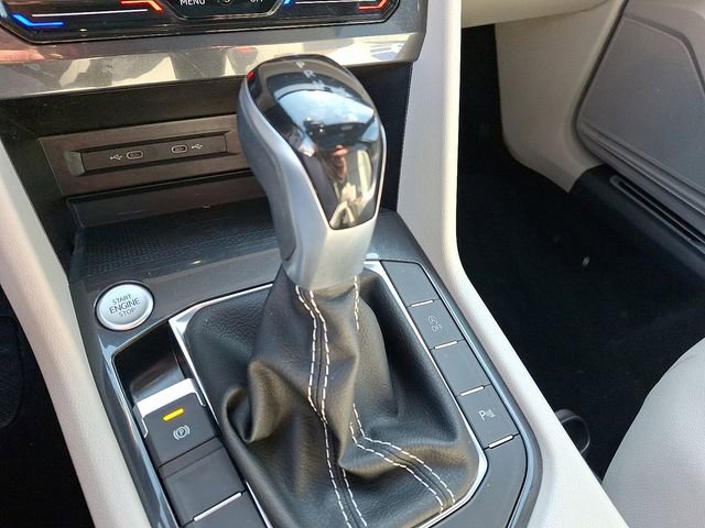 Used 2022 Volkswagen Tiguan SE R-Line image 17