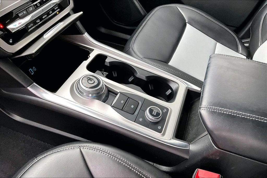 Used 2024 Ford Explorer XLT w/ Equipment Group 202A image 15