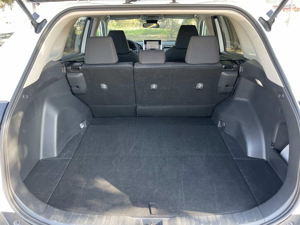 Used 2024 Toyota RAV4 LE image 21