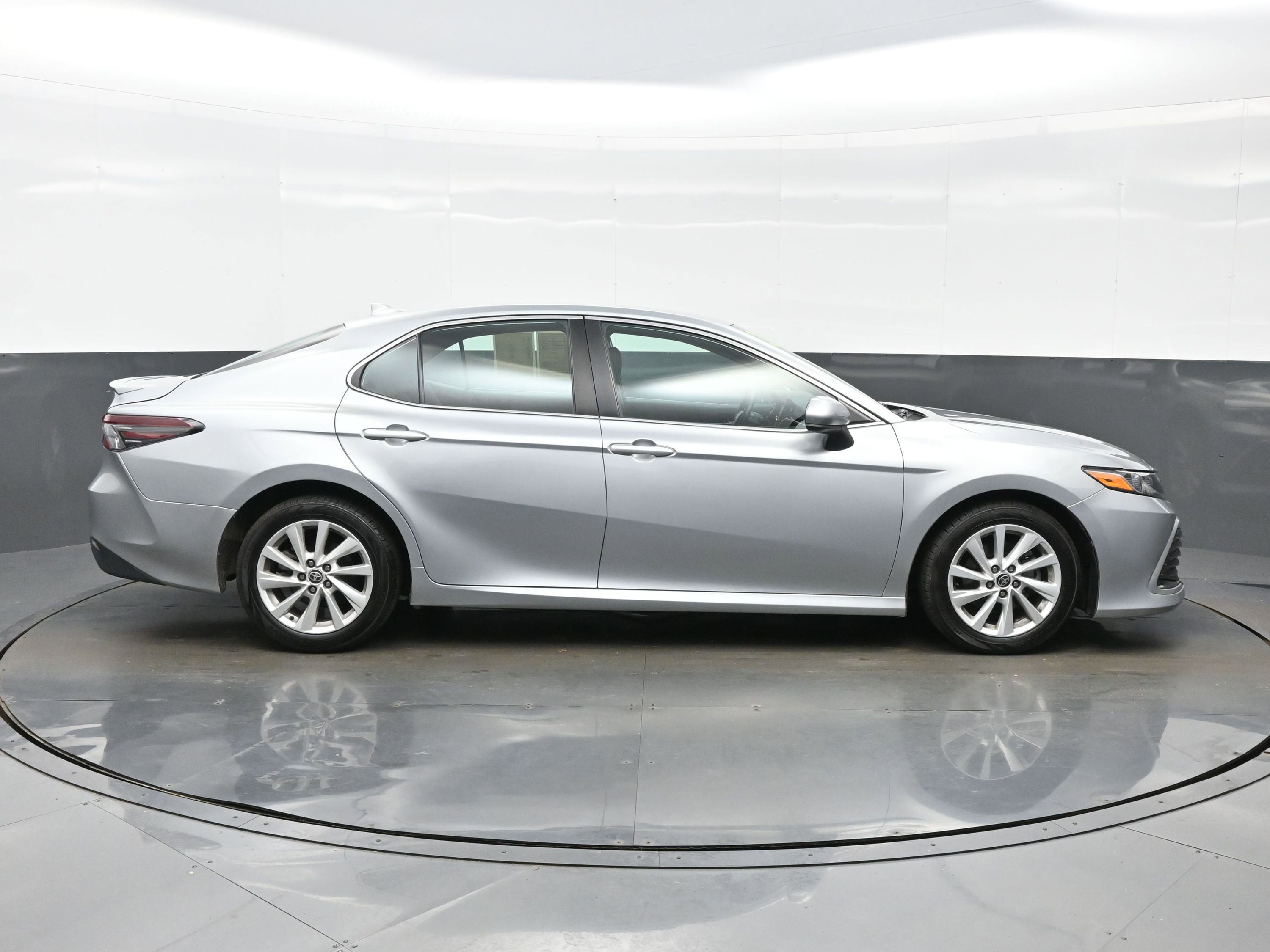 Used 2023 Toyota Camry LE FWD image 7