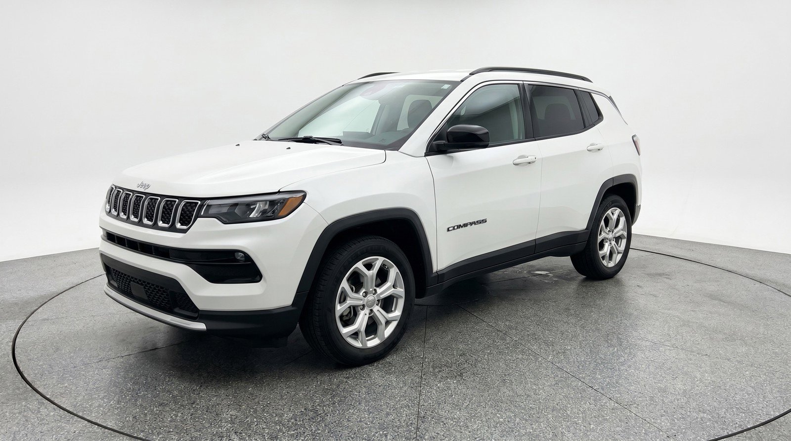 Used 2025 Jeep Compass Latitude AWD/4WD image 3