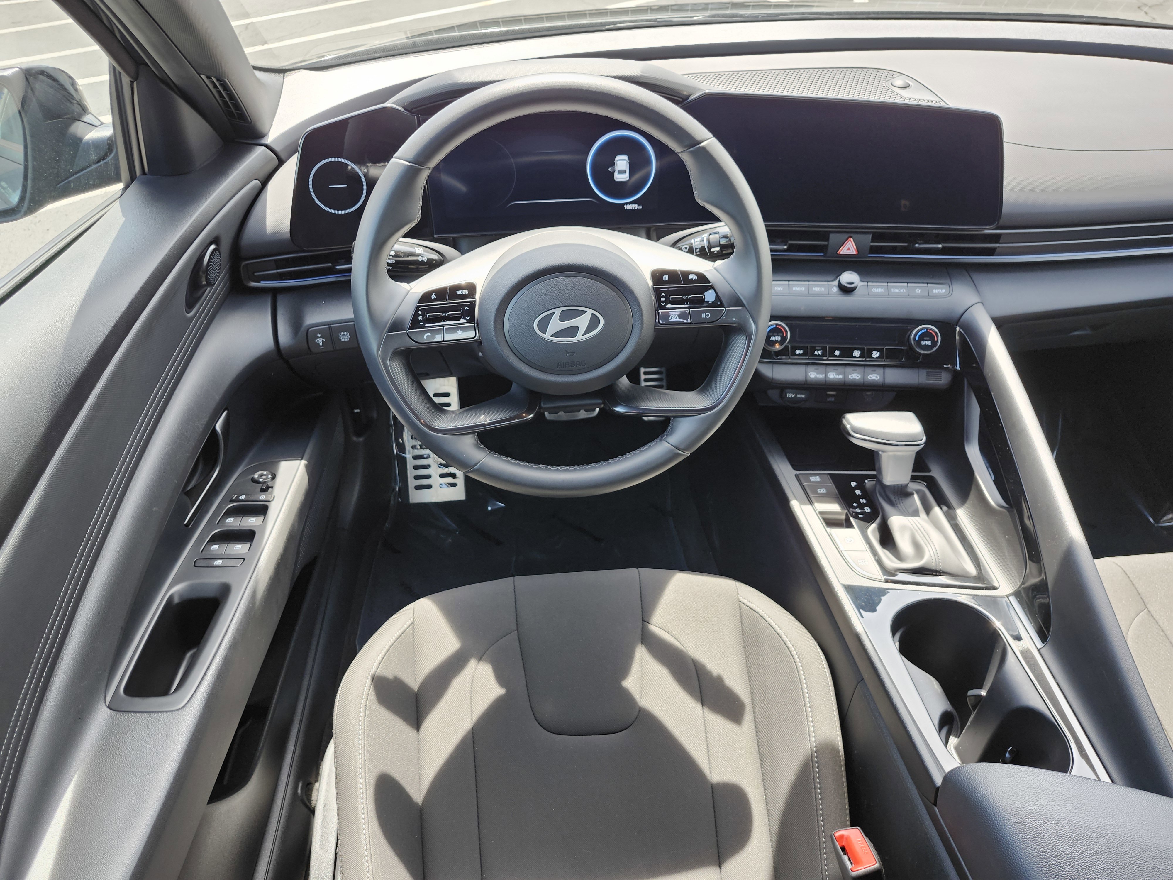 Used 2025 Hyundai Elantra SEL FWD image 25