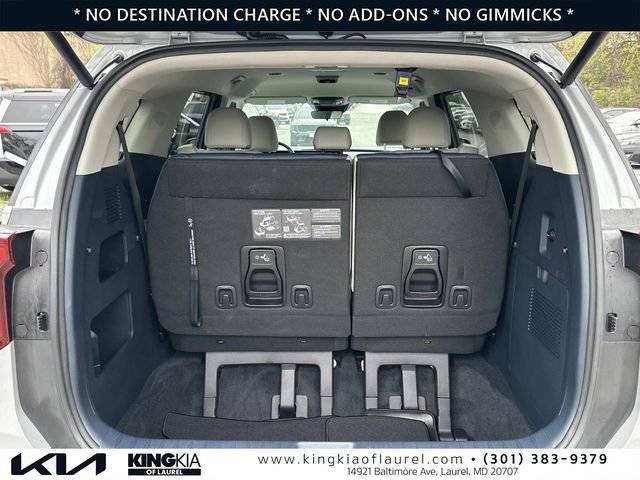 Used 2025 Kia Carnival EX image 18