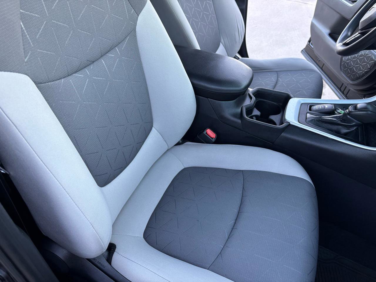 Used 2021 Toyota RAV4 XLE image 43