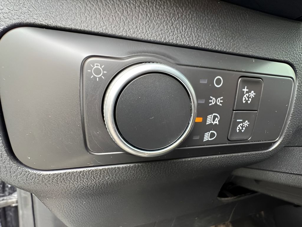 Used 2020 Ford Escape SE image 24