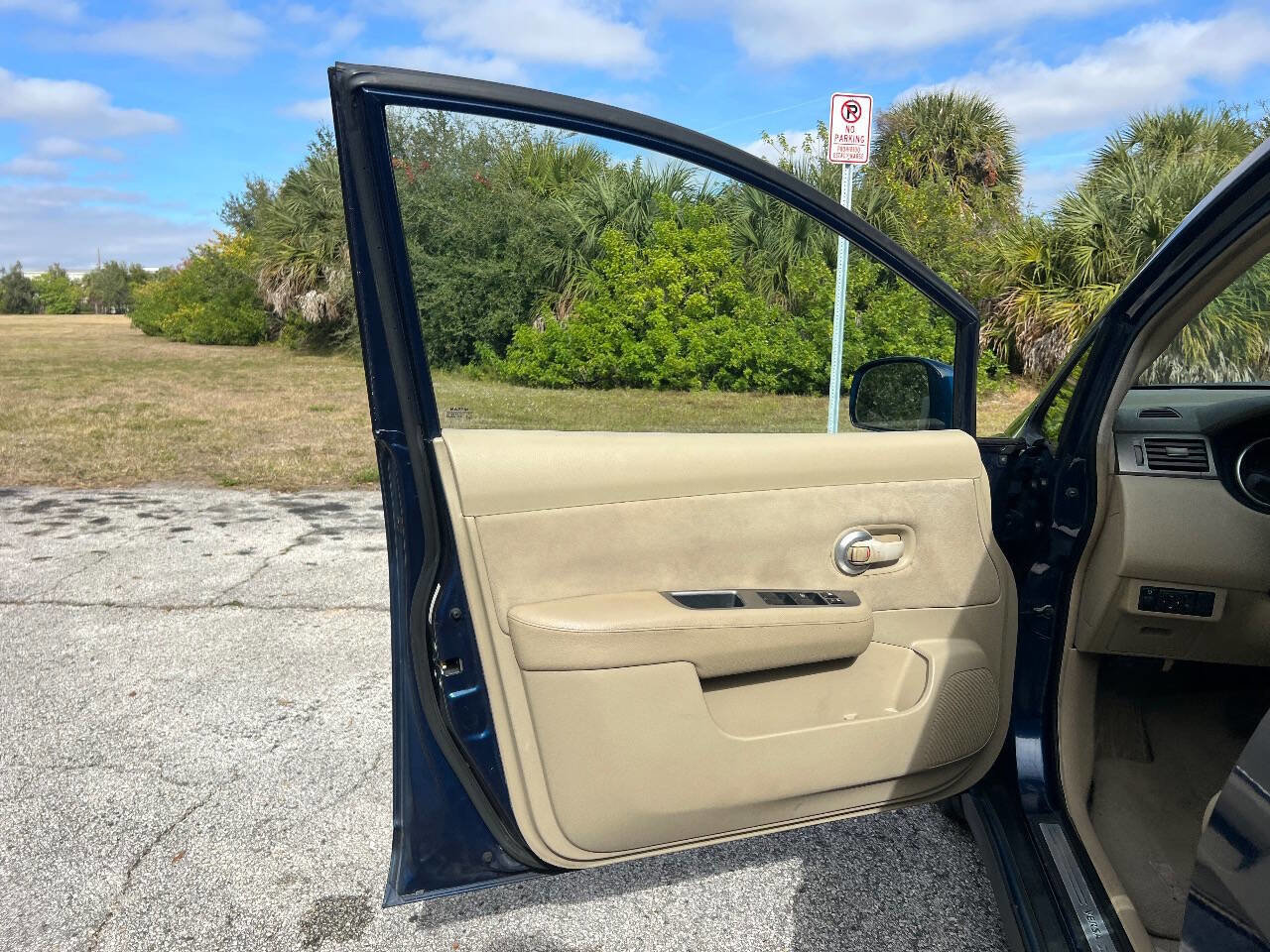 Used 2007 Nissan Versa 1.8 SL 4dr Hatchback (1.8L I4 w/ Convenience Pkg image 17