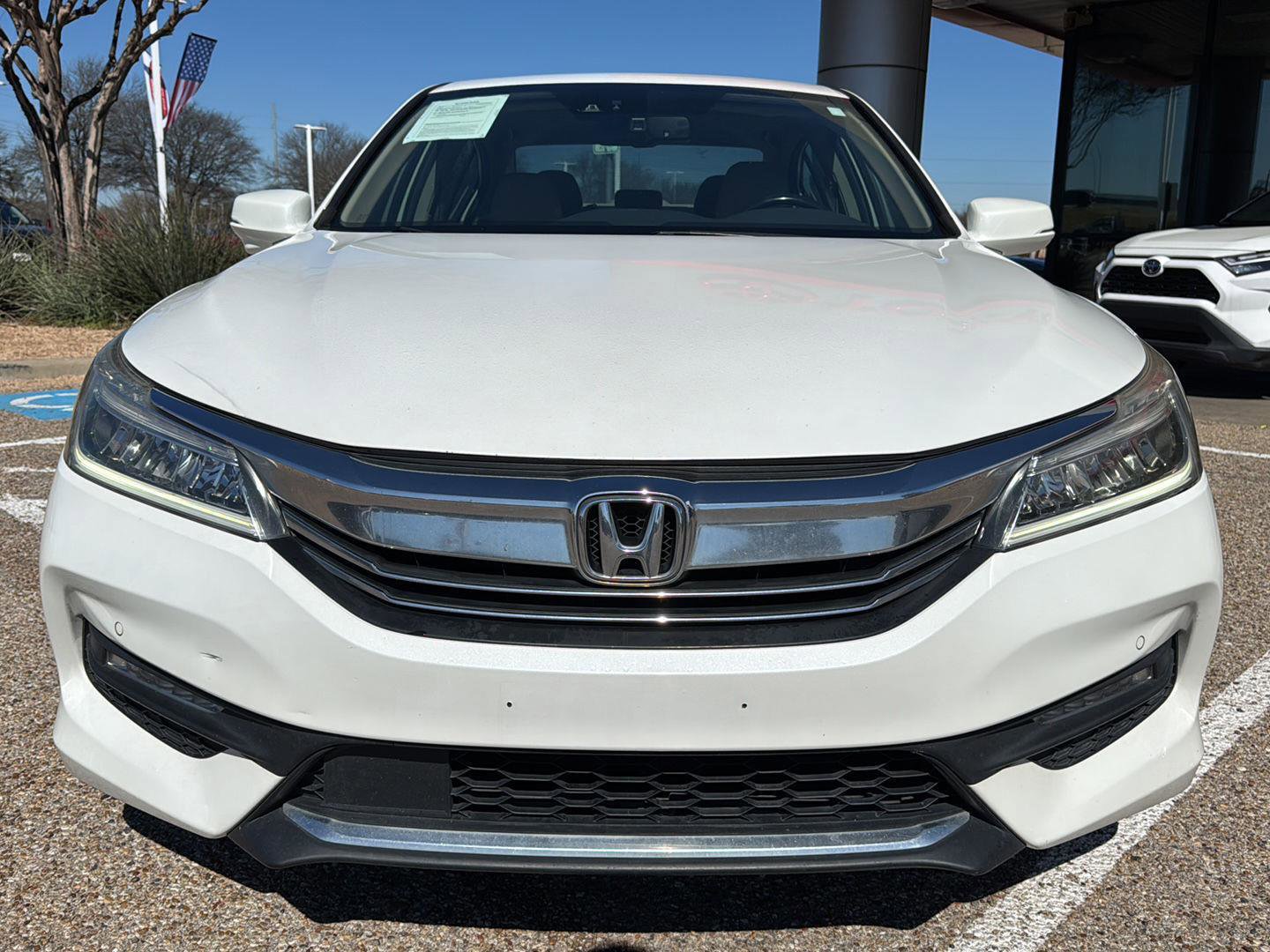 Used 2017 Honda Accord Touring image 9