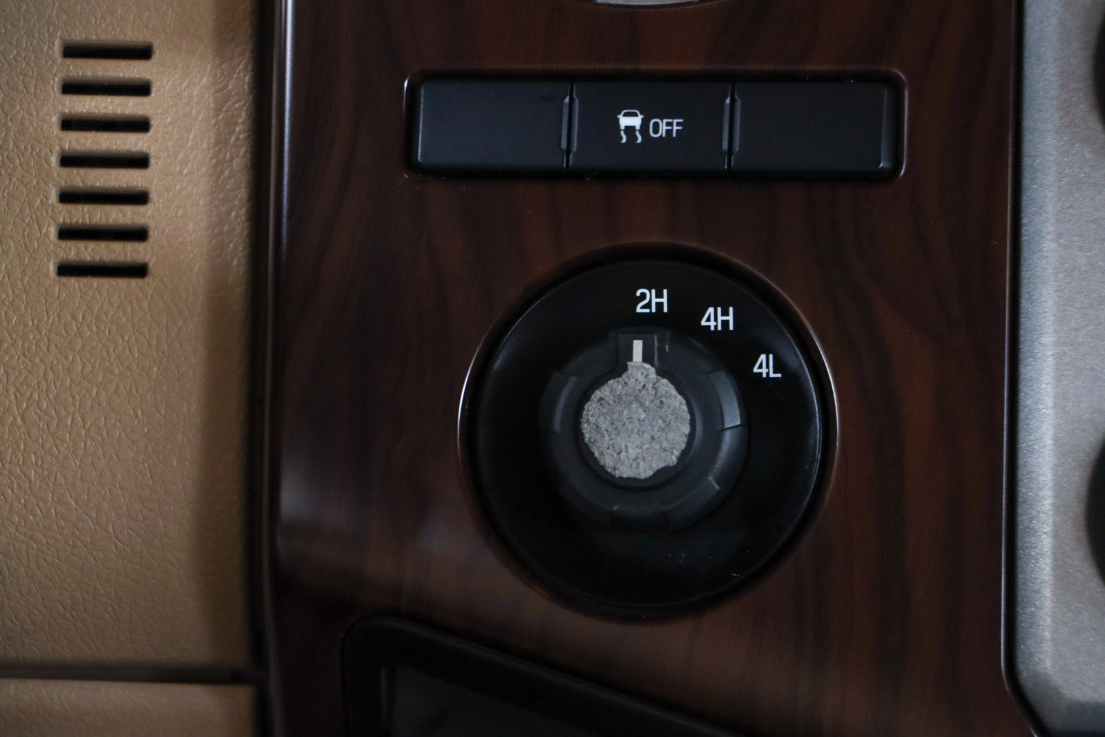 Used 2015 Ford F250 Lariat w/ Chrome Package image 22