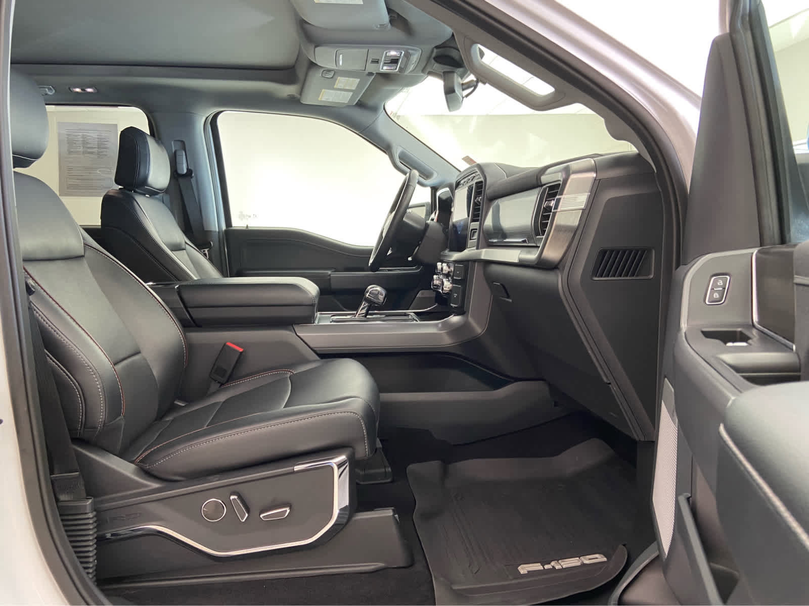 Used 2023 Ford F150 Lariat w/ Equipment Group 502A High image 16