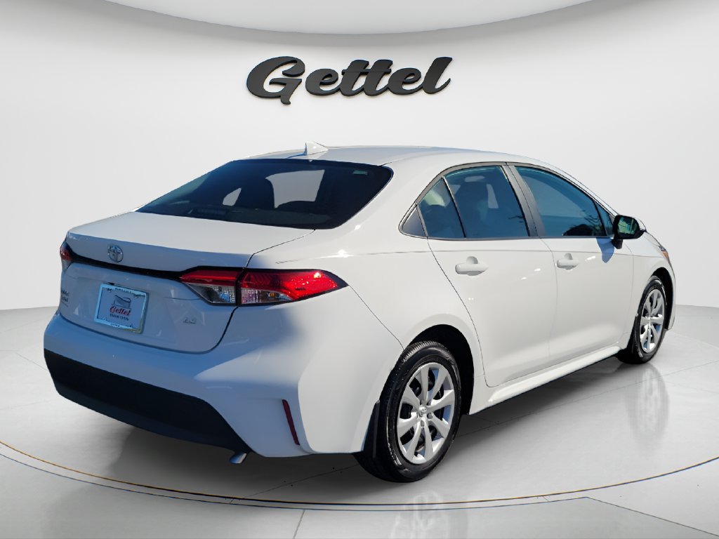 Used 2025 Toyota Corolla LE FWD image 5