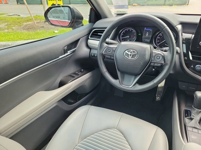 Used 2024 Toyota Camry SE image 18
