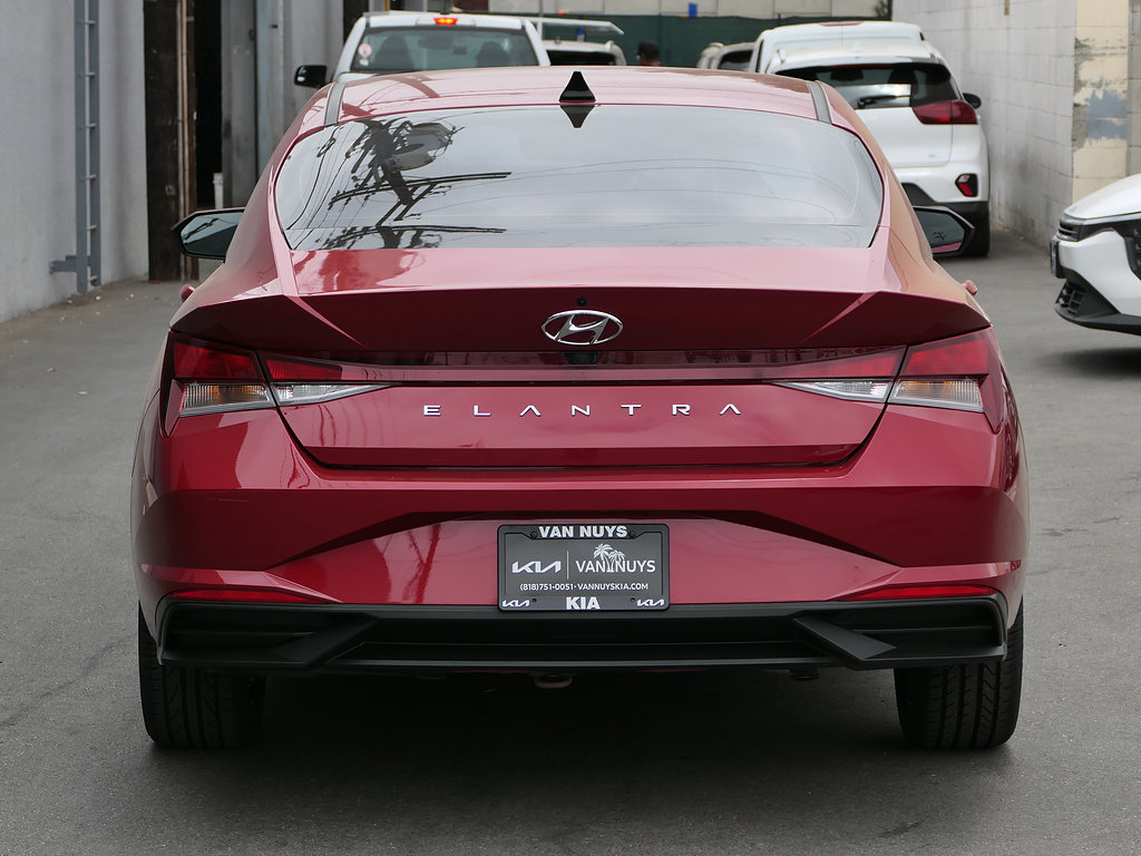 Used 2023 Hyundai Elantra SEL w/ Convenience Package FWD image 5