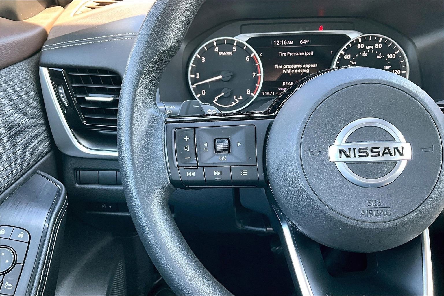 Used 2021 Nissan Rogue SV image 11