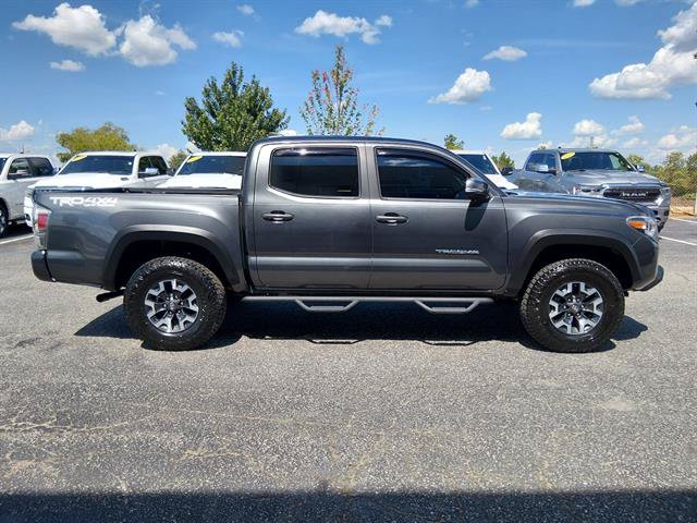 Used 2022 Toyota Tacoma TRD Off-Road w/ Technology Package AWD/4WD image 17