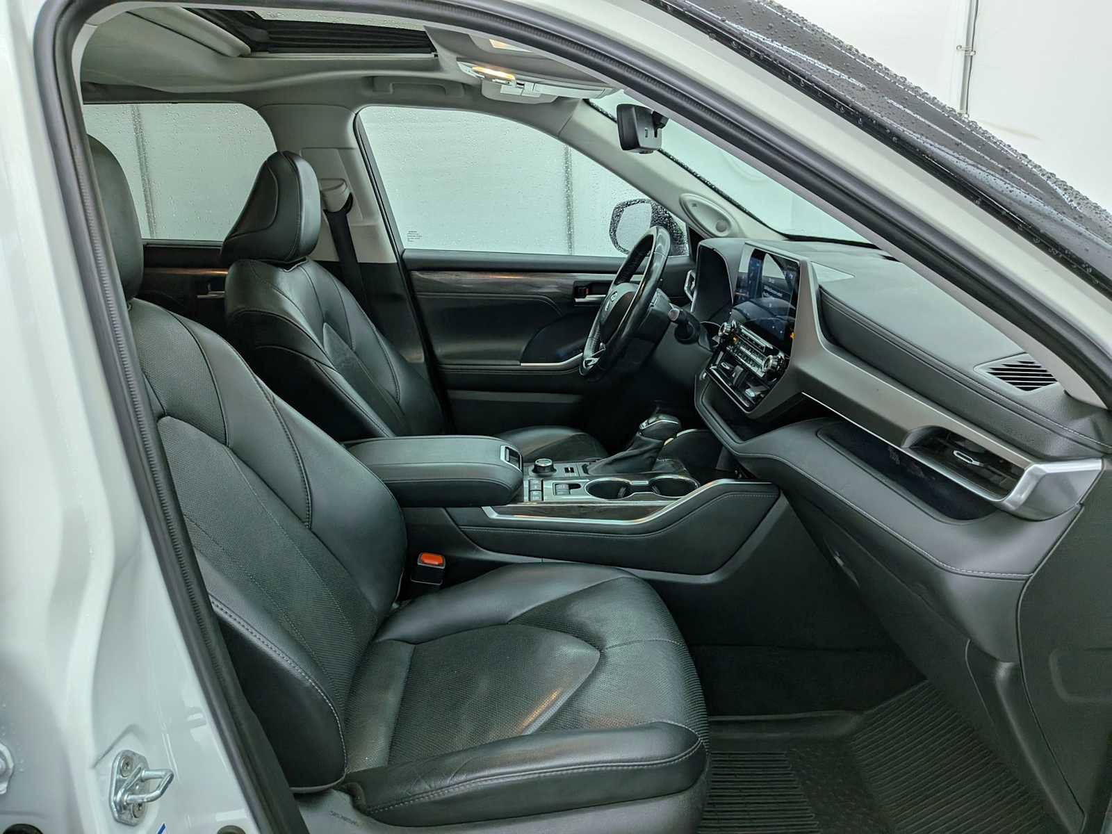 Used 2021 Toyota Highlander Limited image 23