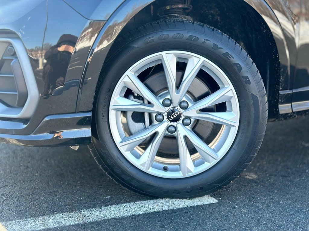 Used 2023 Audi Q3 2.0T Premium Plus w/ Premium Plus Package image 3