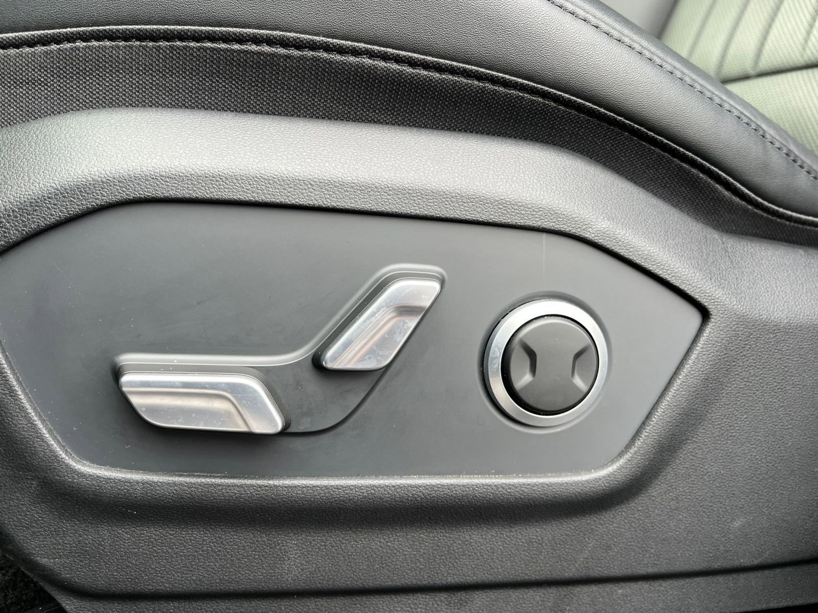 Used 2025 Hyundai Santa Fe SEL image 23