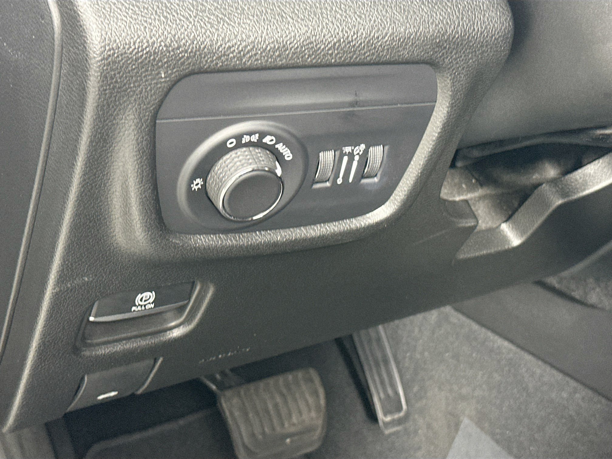 Used 2023 Jeep Grand Cherokee L Laredo RWD image 10