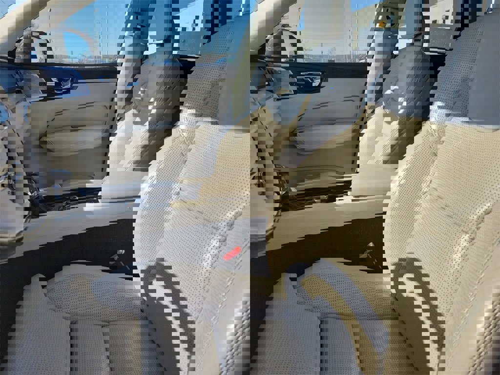 Used 2018 Volvo XC60 T6 Inscription w/ Luxury Seat Package image 22