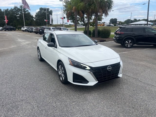 Used 2025 Nissan Altima 2.5 S image 2