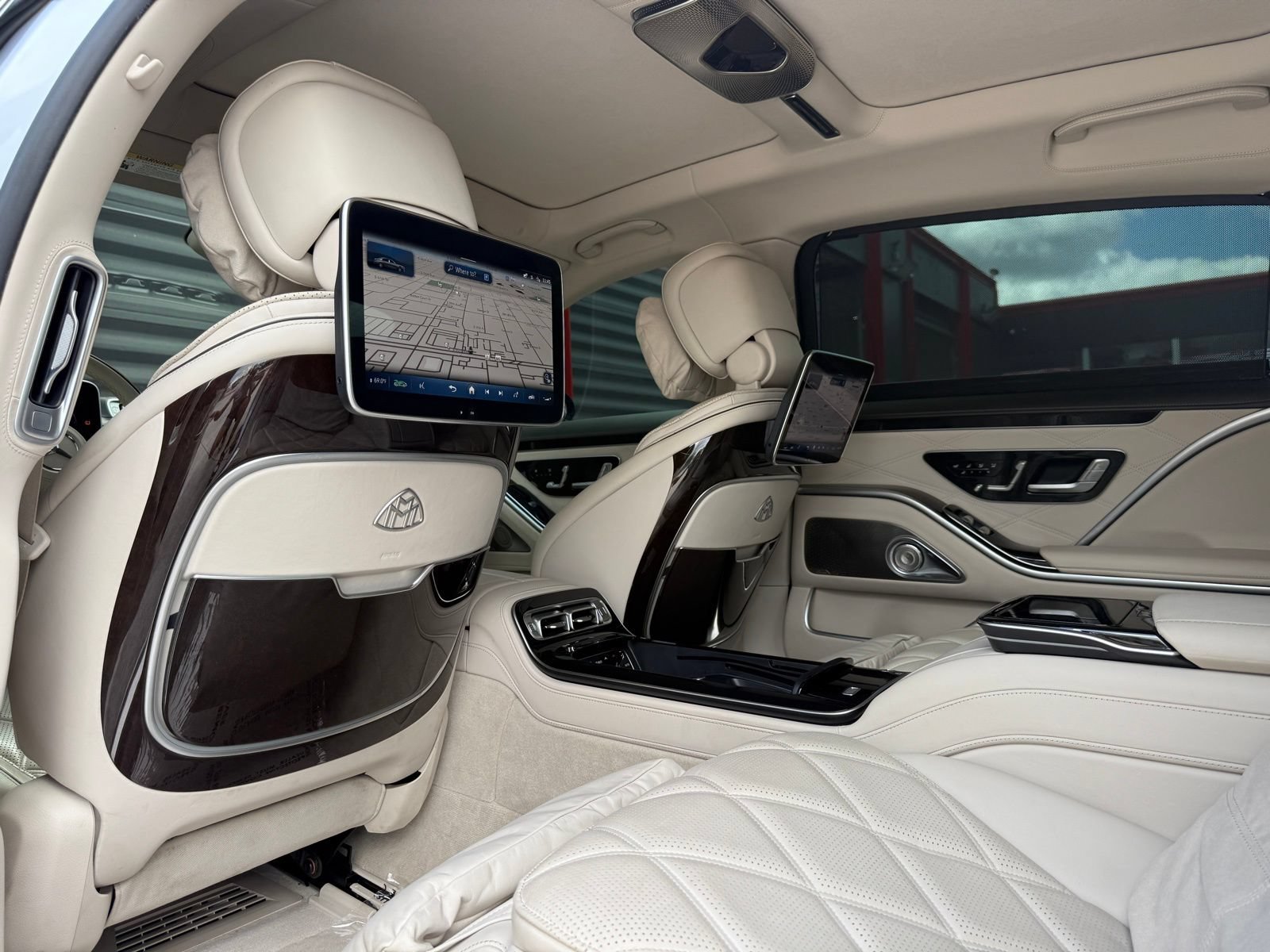 Used 2024 Mercedes-Benz Maybach S 580 4MATIC image 33