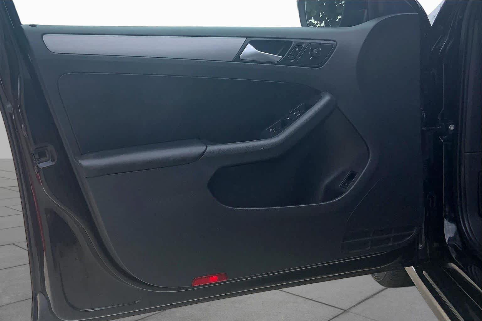 Used 2016 Volkswagen Jetta Sport FWD image 21