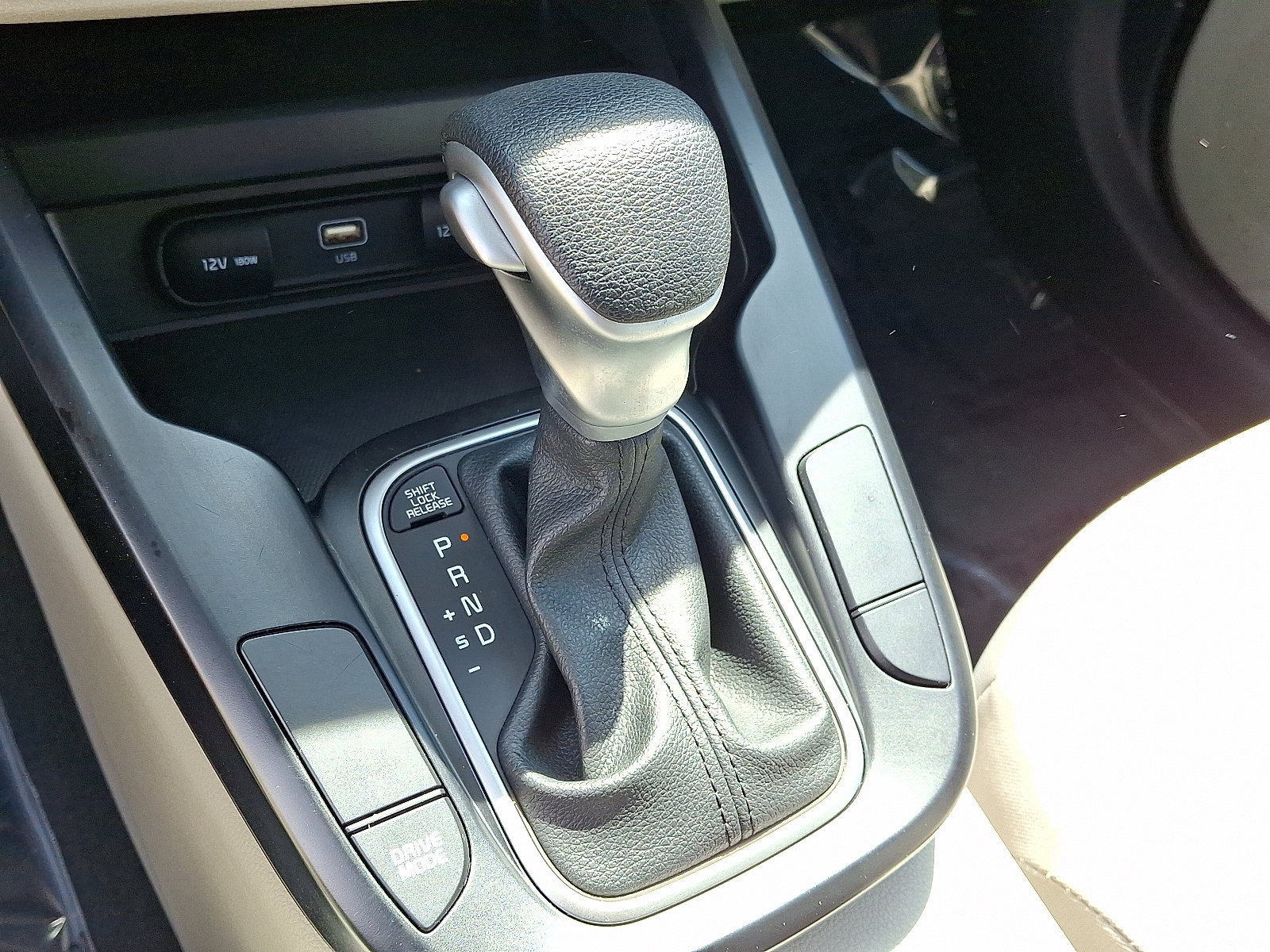 Certified 2025 Kia Soul LX w/ LX Technology Package FWD image 14