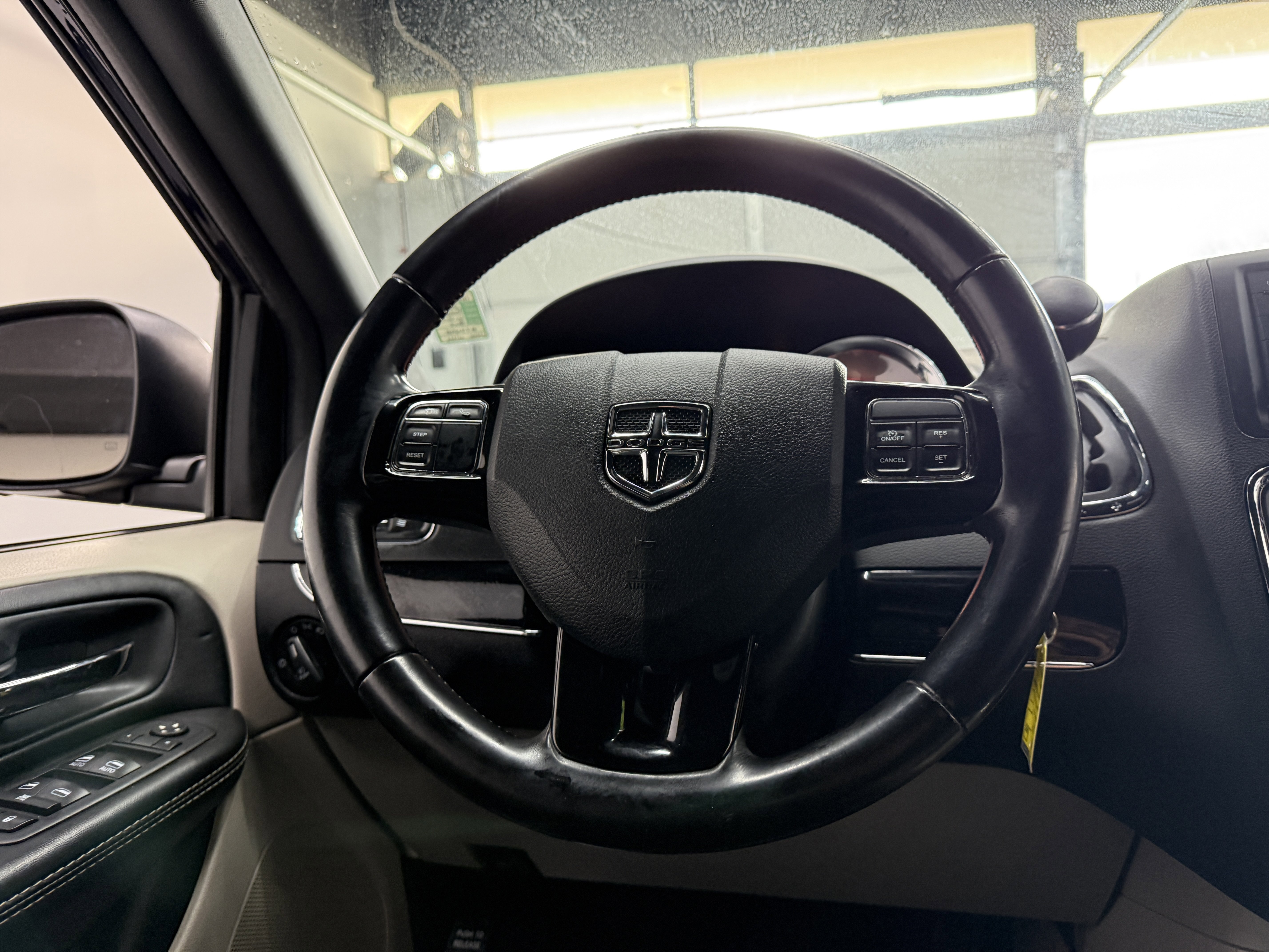 Used 2017 Dodge Grand Caravan SE image 13