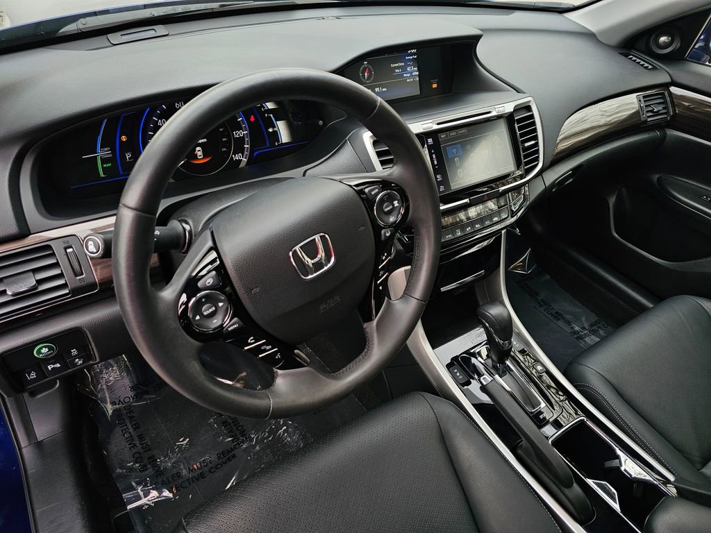 Used 2017 Honda Accord Touring image 9