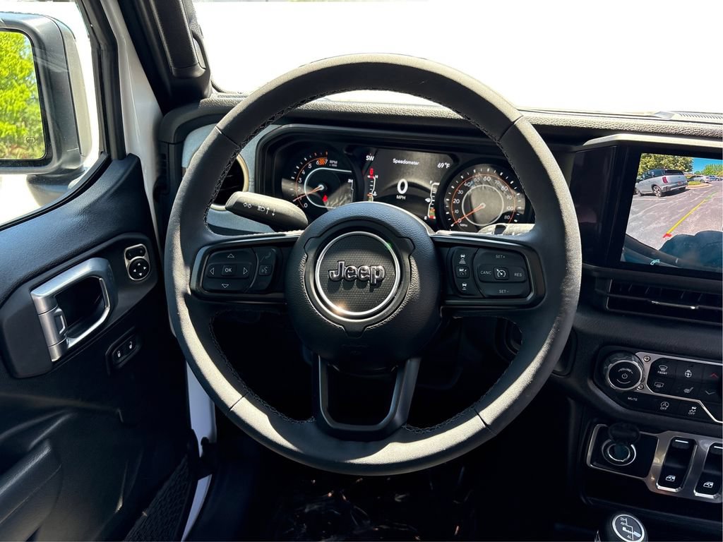 Used 2025 Jeep Wrangler Sport AWD/4WD image 17