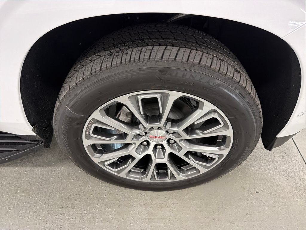 New 2026 GMC Yukon Denali w/ LPO, Floor Liner Package RWD image 4