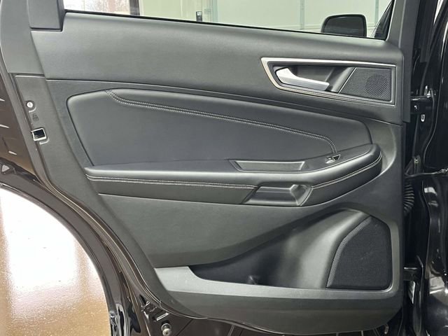 Used 2024 Ford Edge Titanium AWD/4WD image 16