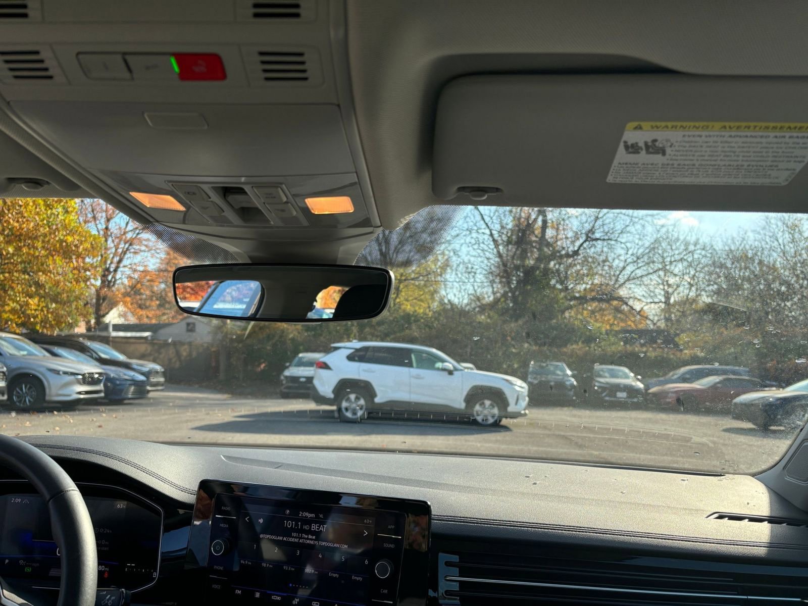 Used 2025 Volkswagen Jetta SE image 32