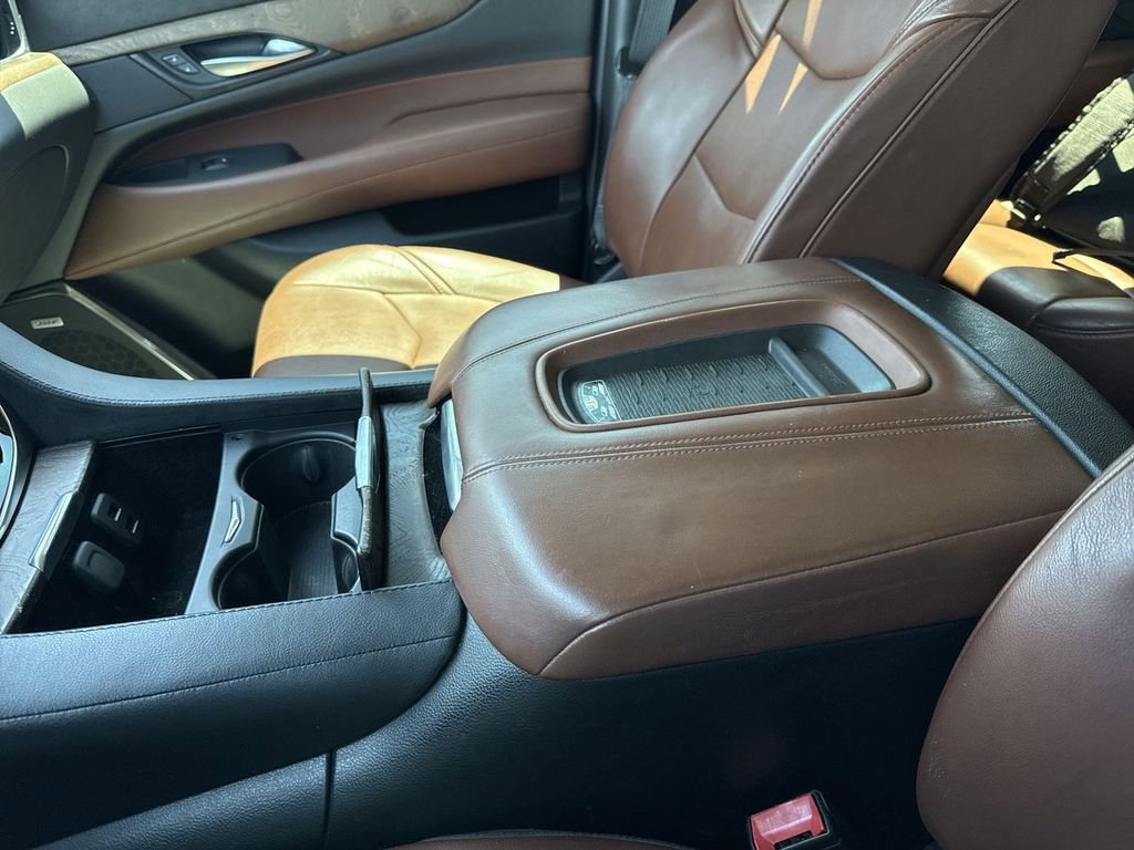 Used 2017 Cadillac Escalade Premium Luxury w/ LPO, Radiant Package AWD/4WD image 28