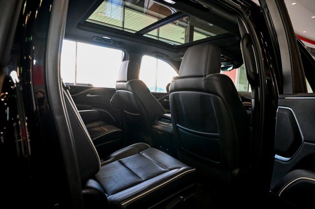 Used 2023 Cadillac Escalade ESV Premium Luxury image 23
