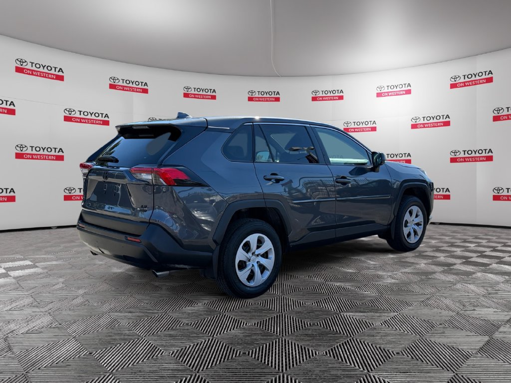 Used 2025 Toyota RAV4 LE AWD/4WD image 5