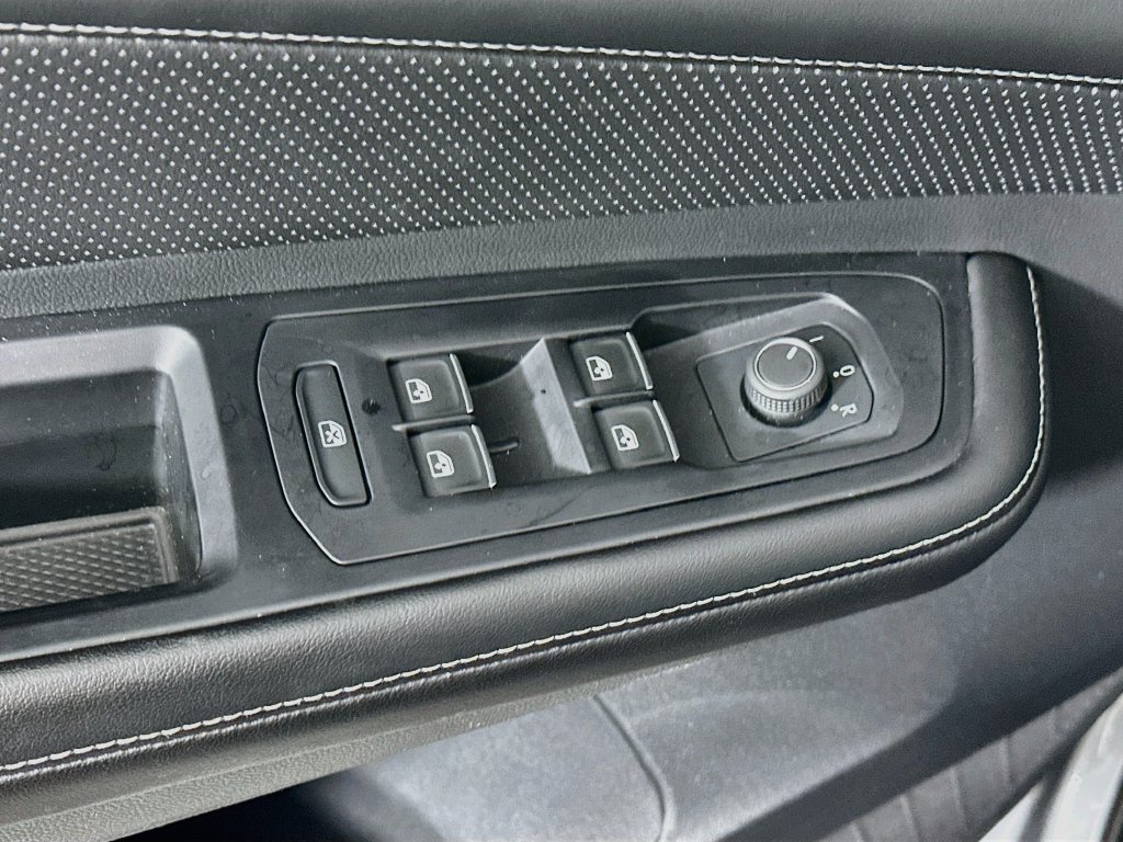 Used 2024 Volkswagen Atlas SE AWD/4WD image 23