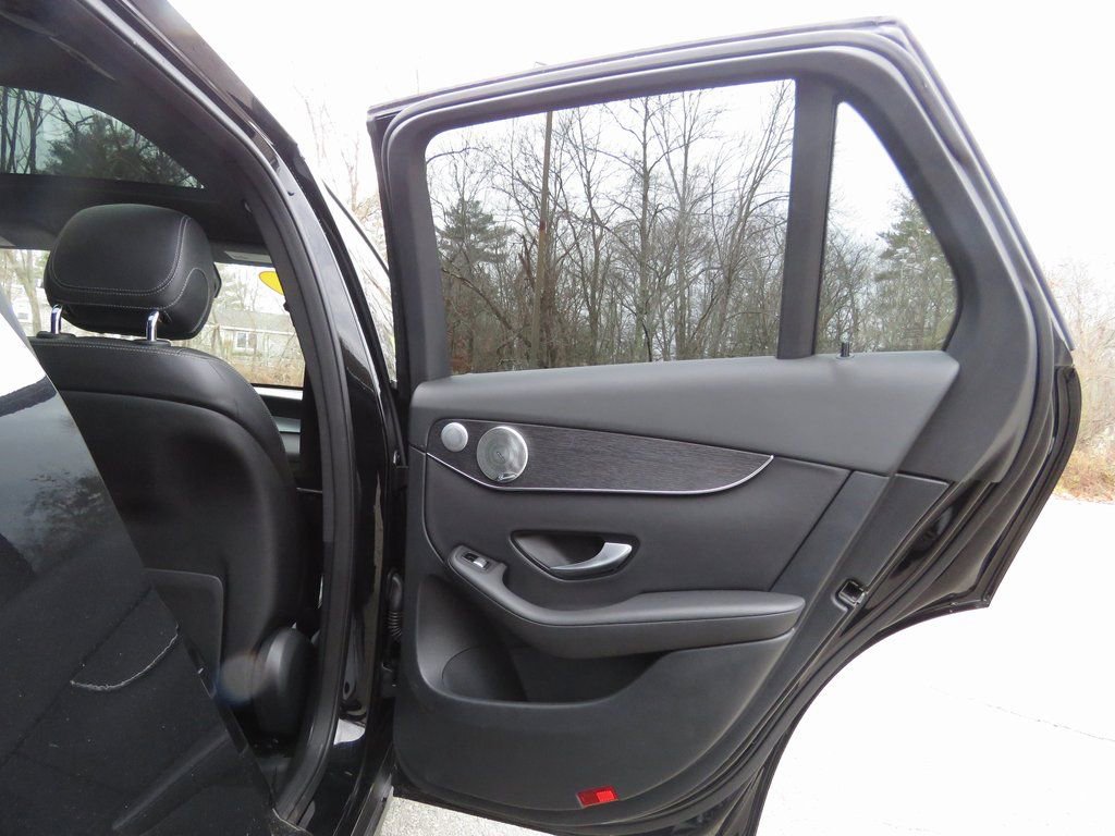 Used 2021 Mercedes-Benz GLC 300 4MATIC image 16