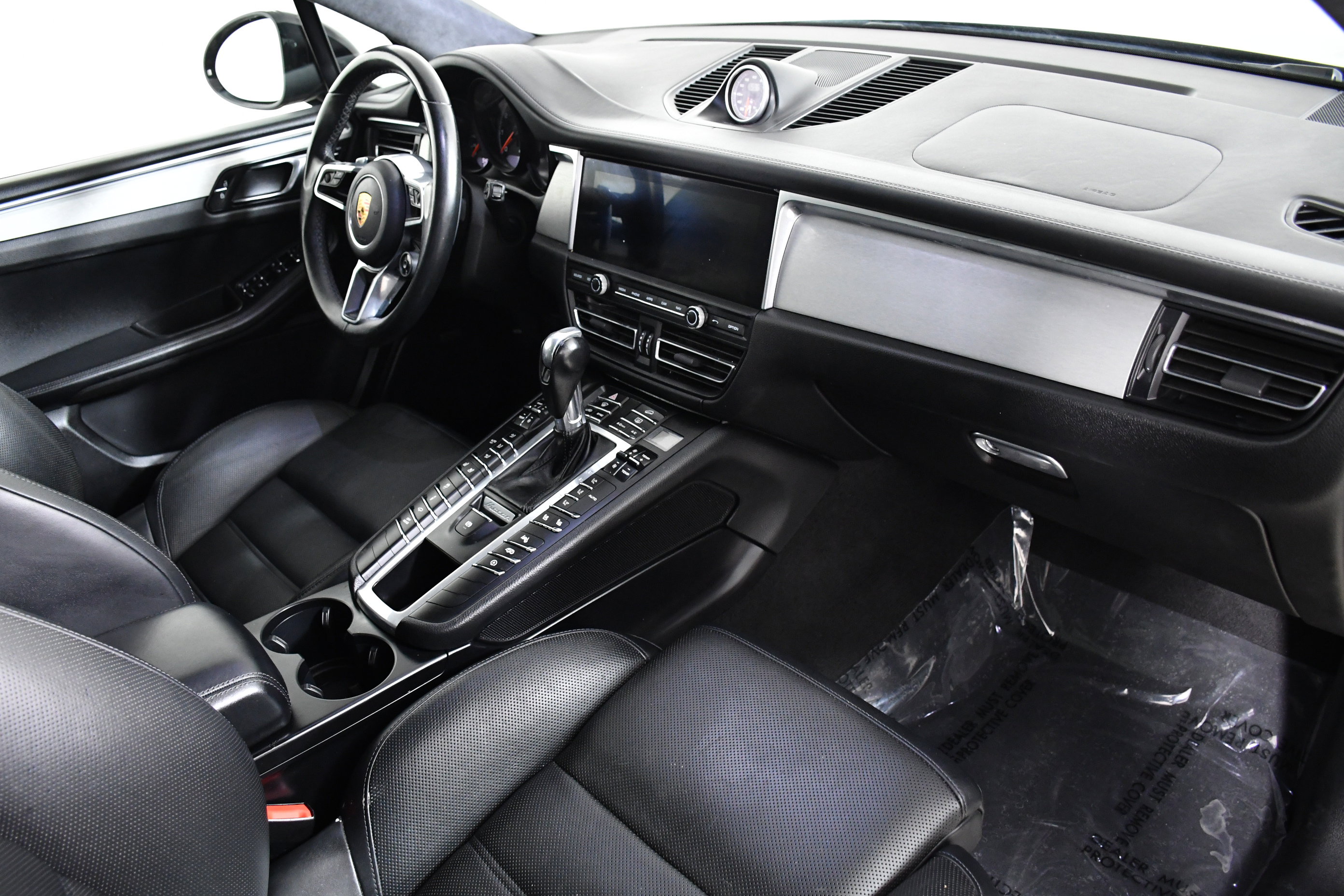 Used 2020 Porsche Macan Turbo image 27