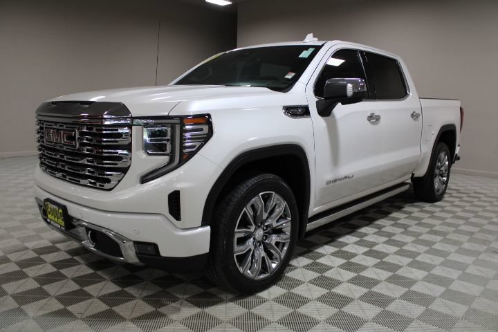 Used 2023 GMC Sierra 1500 Denali w/ Denali Reserve Package AWD/4WD image 8