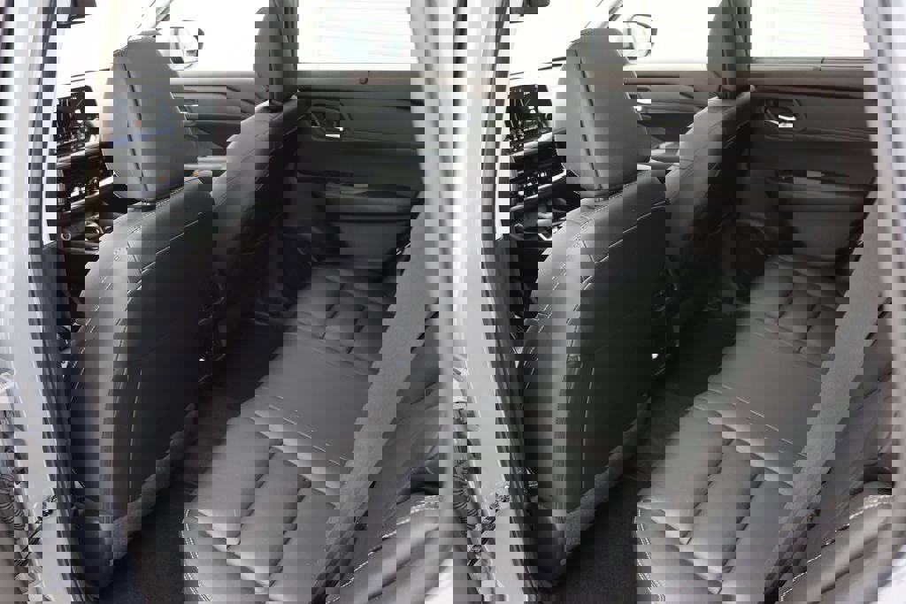 Used 2023 Nissan Rogue SL w/ SL Premium Package image 11