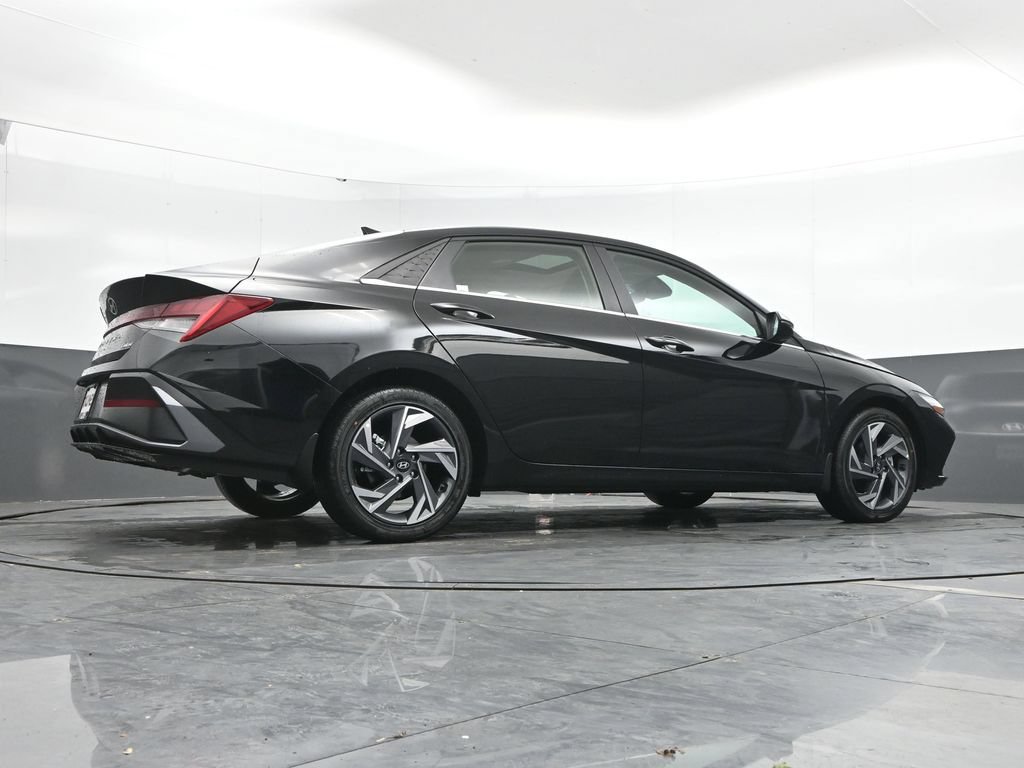 New 2026 Hyundai Elantra Limited FWD image 40